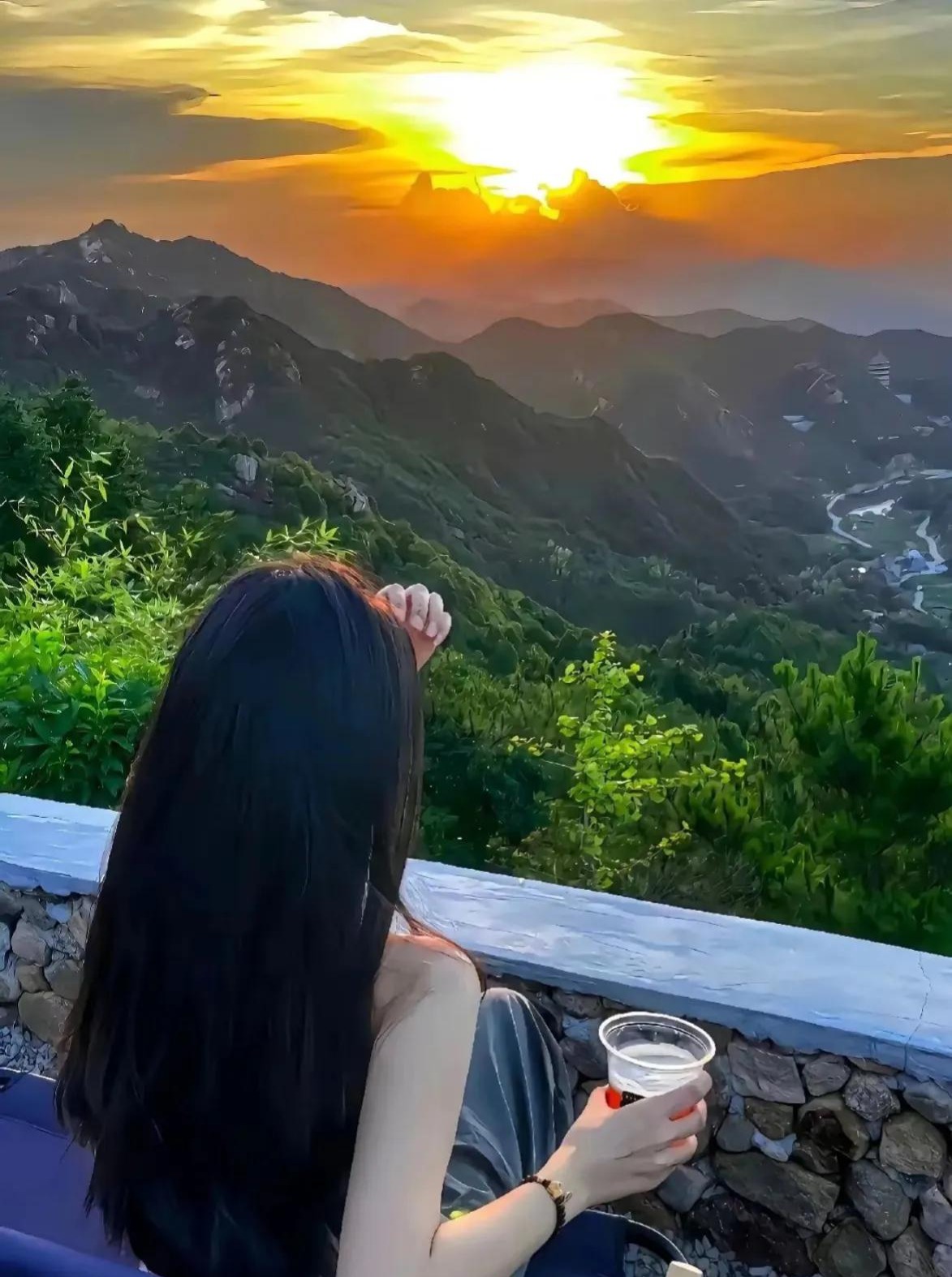 我单位有个男的追我4年,我都拒绝了,后来他离职了