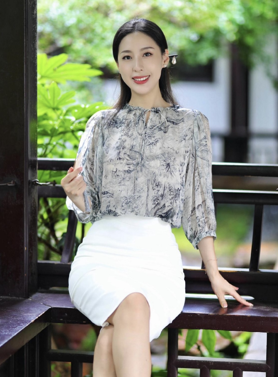 熟女姐姐的韵味十足,优雅!