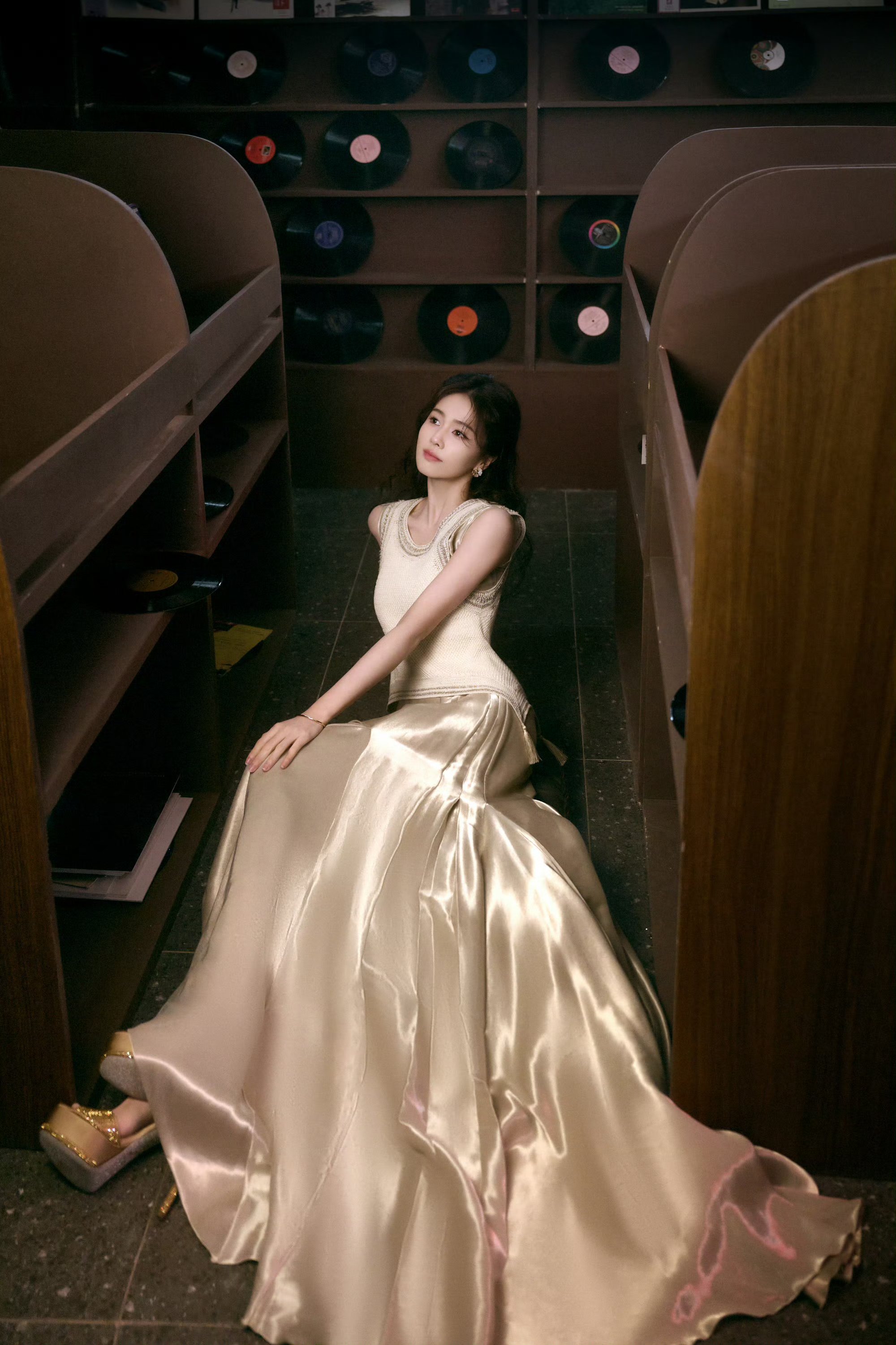 白鹿的无袖裙装