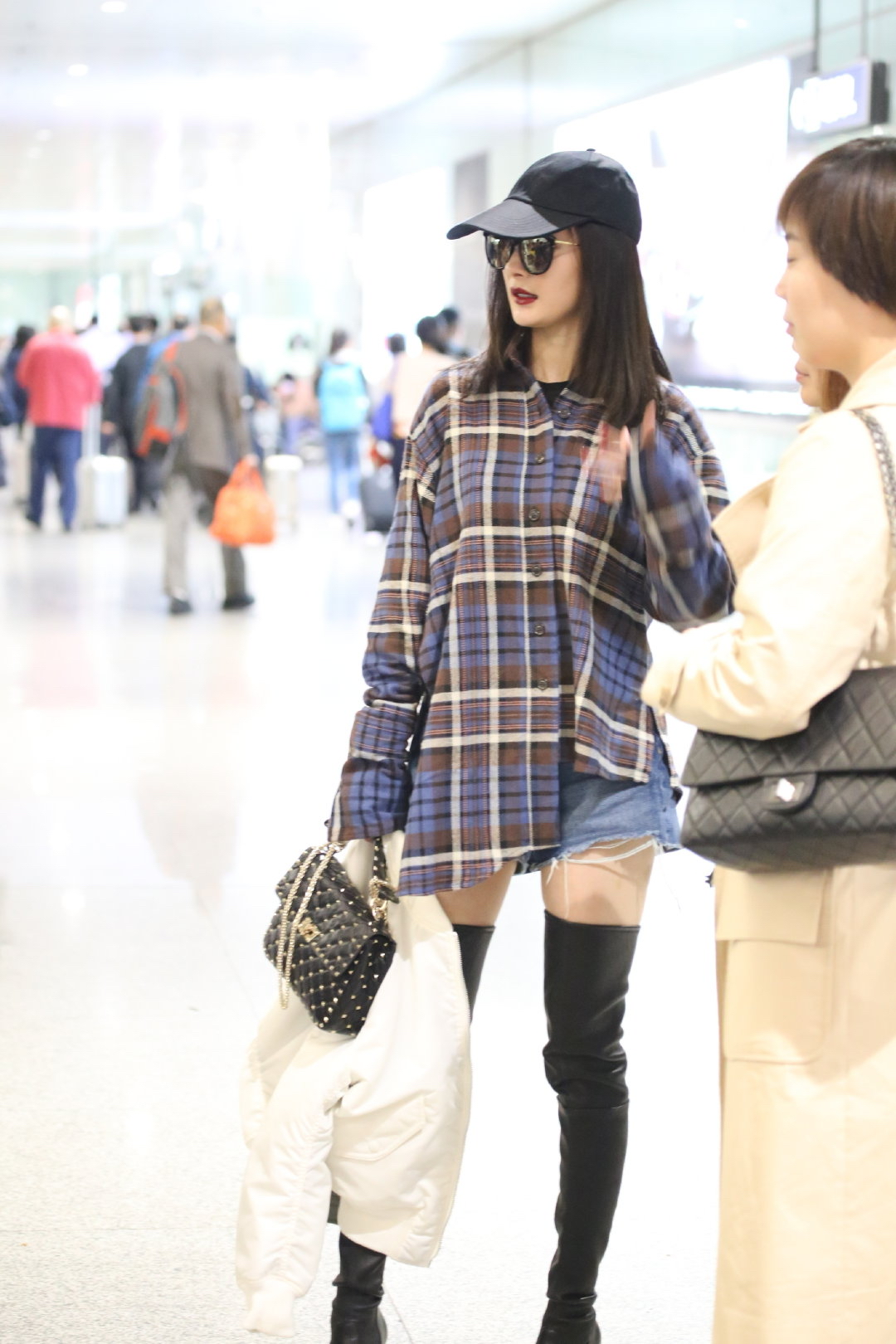 杨幂早年机场私服生图