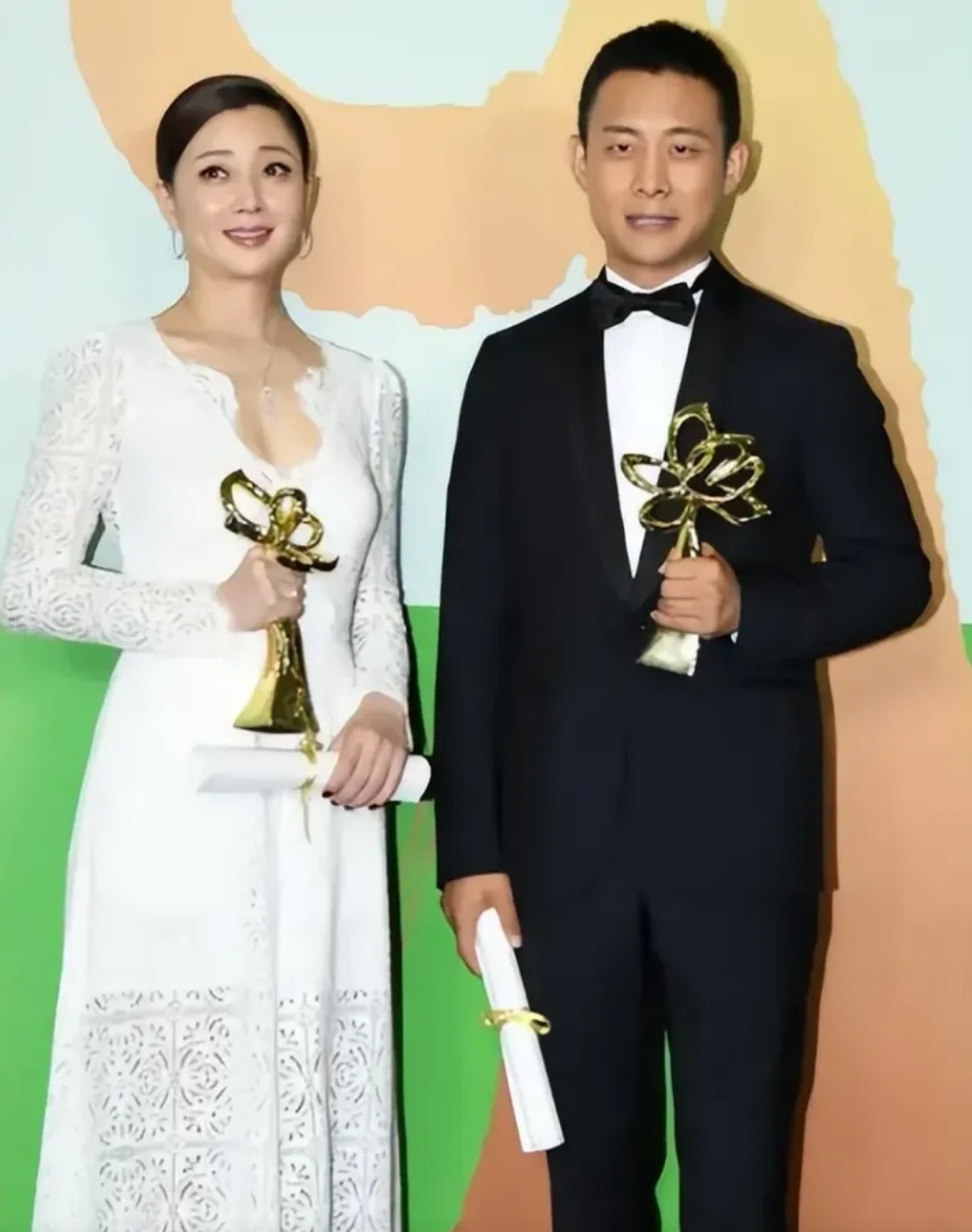 当年,余丁导演筹拍《鸡毛飞上天》,他邀请殷桃出演女主角骆玉珠,谁料