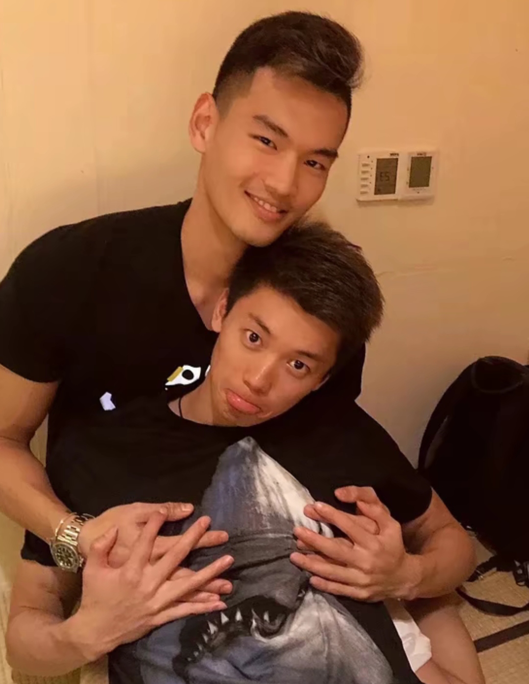 汪顺和徐嘉余,好家伙,两人那么亲密的,才发现国家运动员很多都是拥有