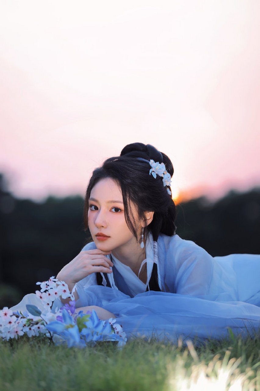成果这一组古风大片儿真的好有那种仙侠公子的气质,快去演电视剧吧,真