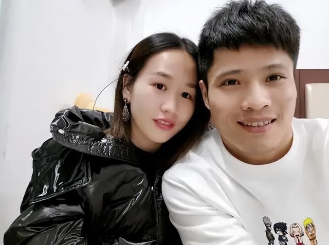 奥运冠军妻子是菜贩子?本人霸气回应:不可耻!网友评论引人深思