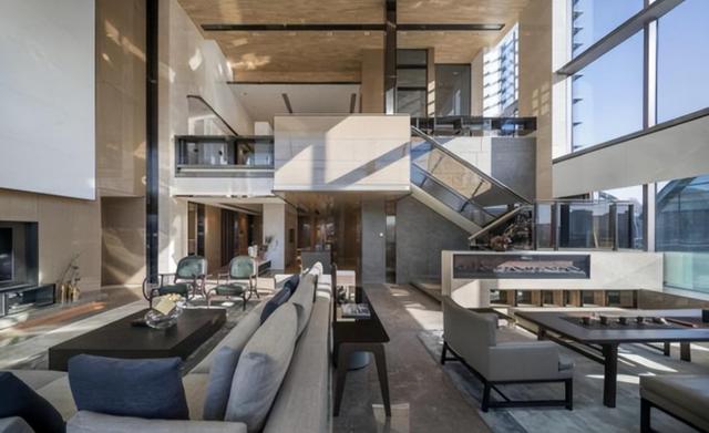 秋瓷炫晒韩国豪宅,网友热议:与咸素媛家对比,奢华程度判若云泥