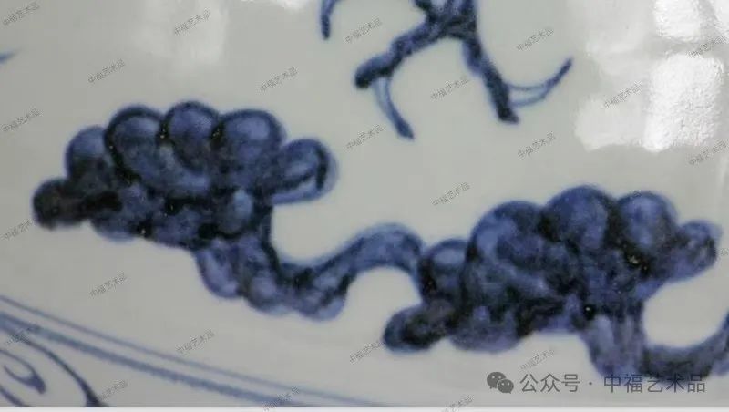 元青花云龙纹象耳瓶