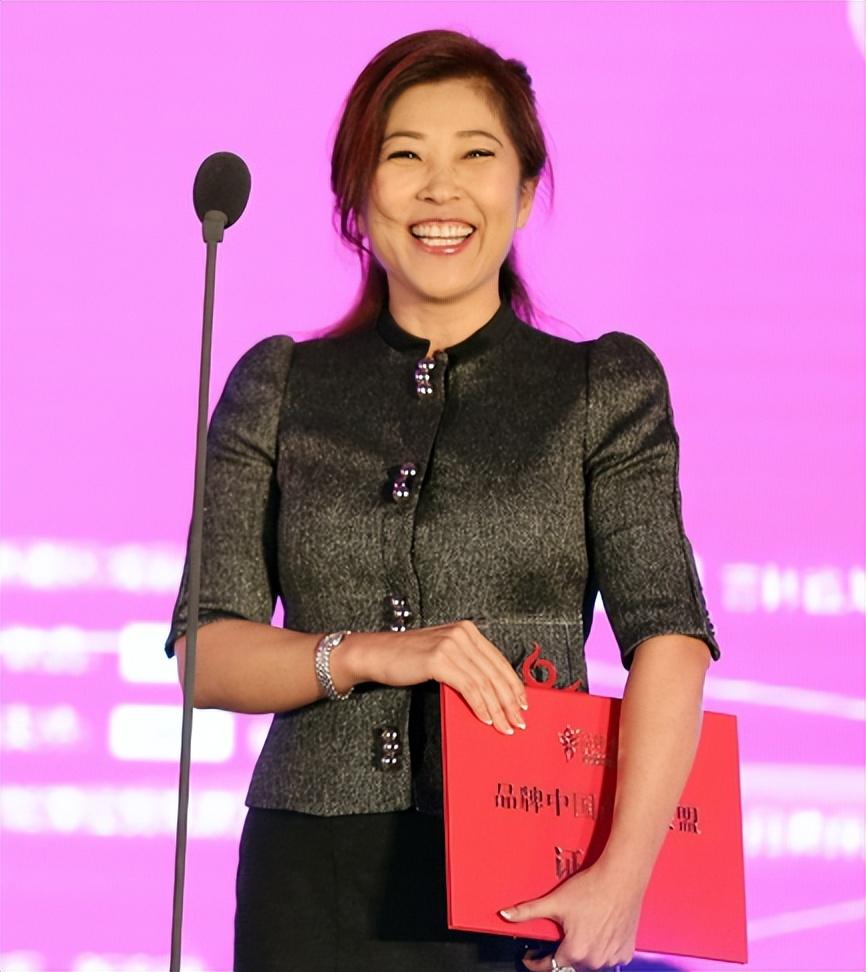 回顾体坛败类吴冰,为圈钱共侍二夫,坑害百姓44亿后逃往国外