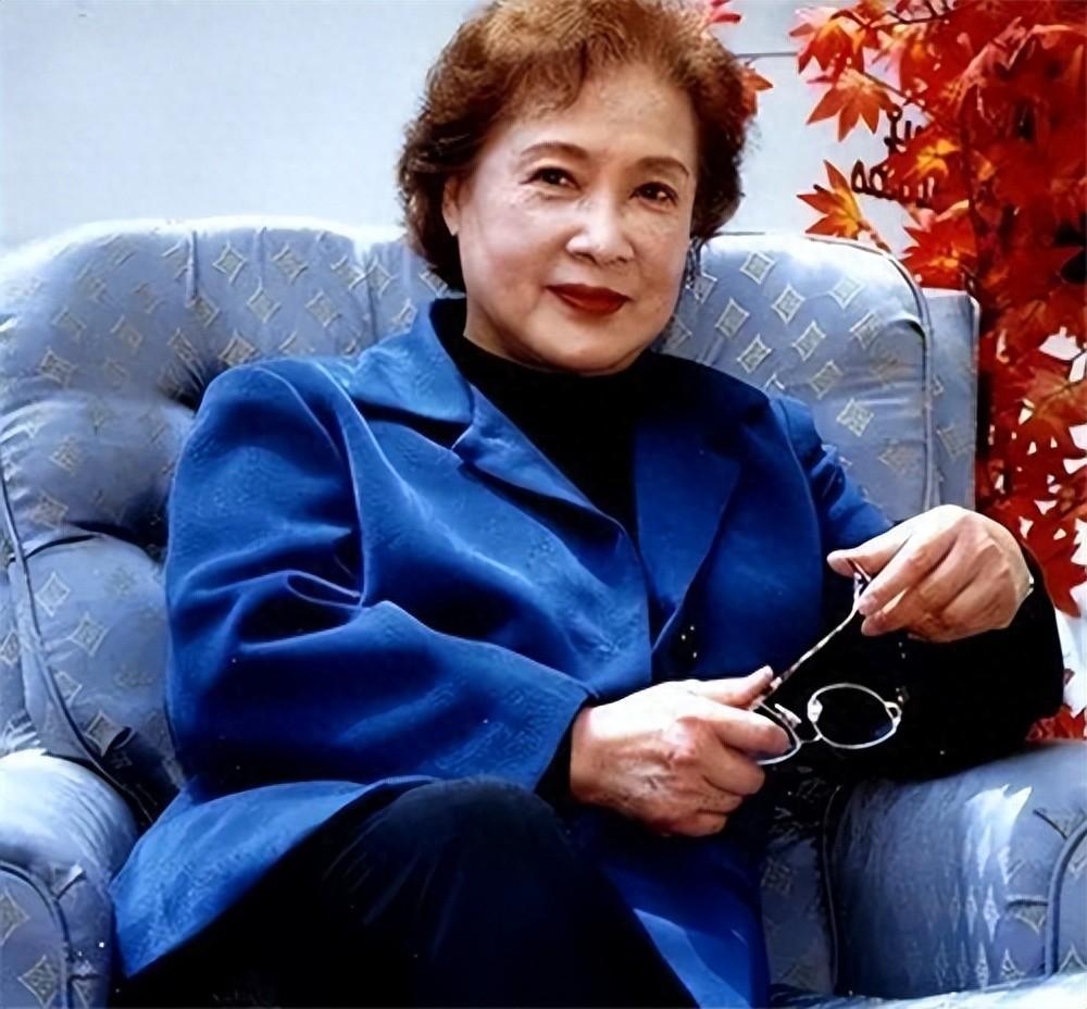 回顾:"抗癌之星"秦怡高寿100岁,3个习惯或让她战胜癌细胞
