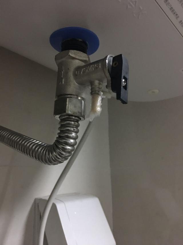 电热水器上的泄压阀,真能起到防爆炸的作用?听听安装师傅怎么说