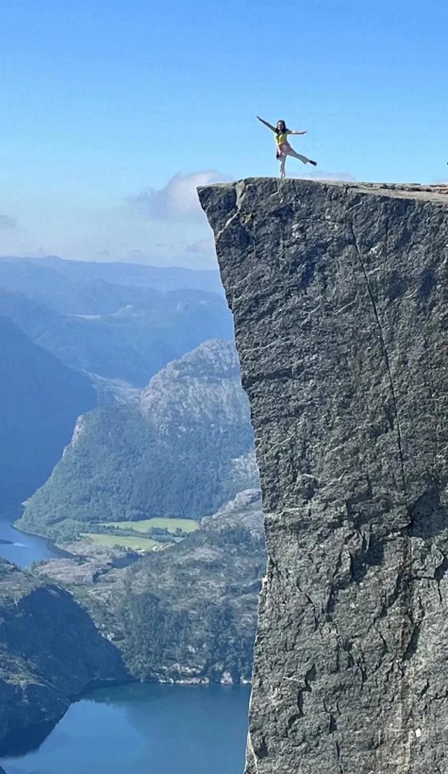 造物主精心雕琢的碟中谍挪威取景地危险的悬崖图片布雷特角的壮丽悬崖