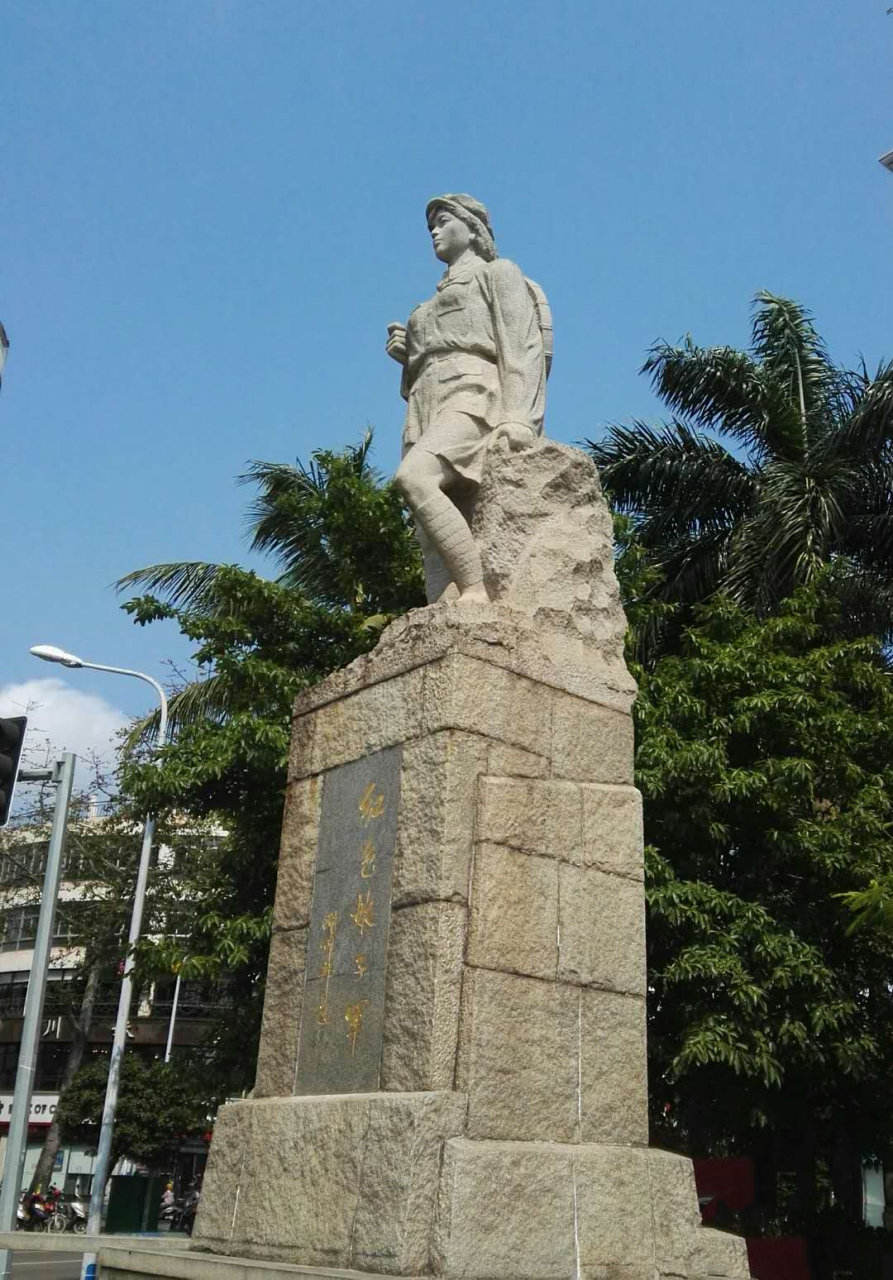 《红色娘子军》雕像是海南公共艺术的代表性佳作之一,也是琼海市的