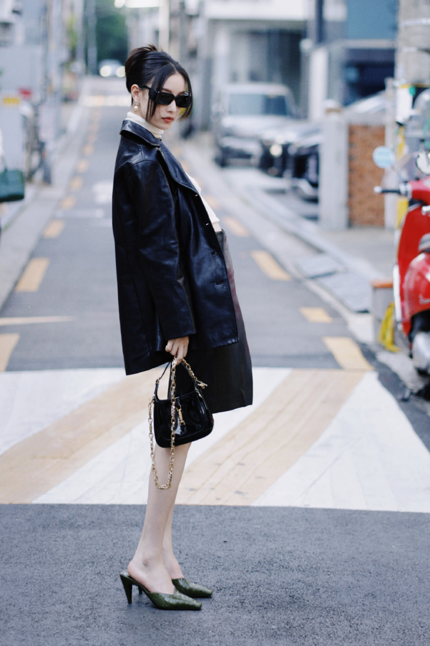 倪妮街头皮衣,简直是人间行走的gucci