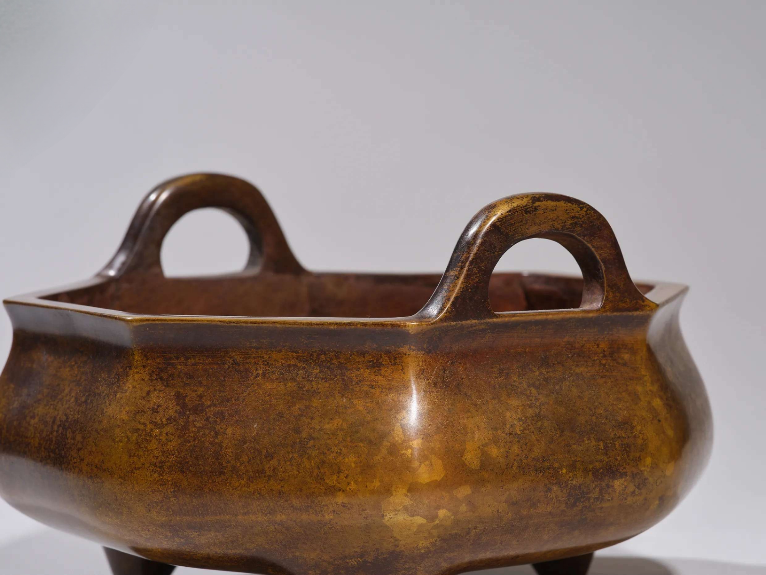 明 精铸铜胎八角冲天耳炉