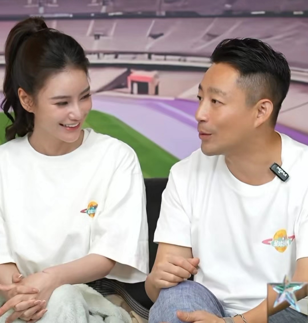 马小梅的长相怎么说呢虽然她的颜值没有女明星的那么惊艳但在普通