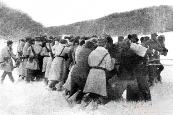 其实早在数月前,两军士兵就已在珍宝岛爆发肉搏战,而且中国武术在这次