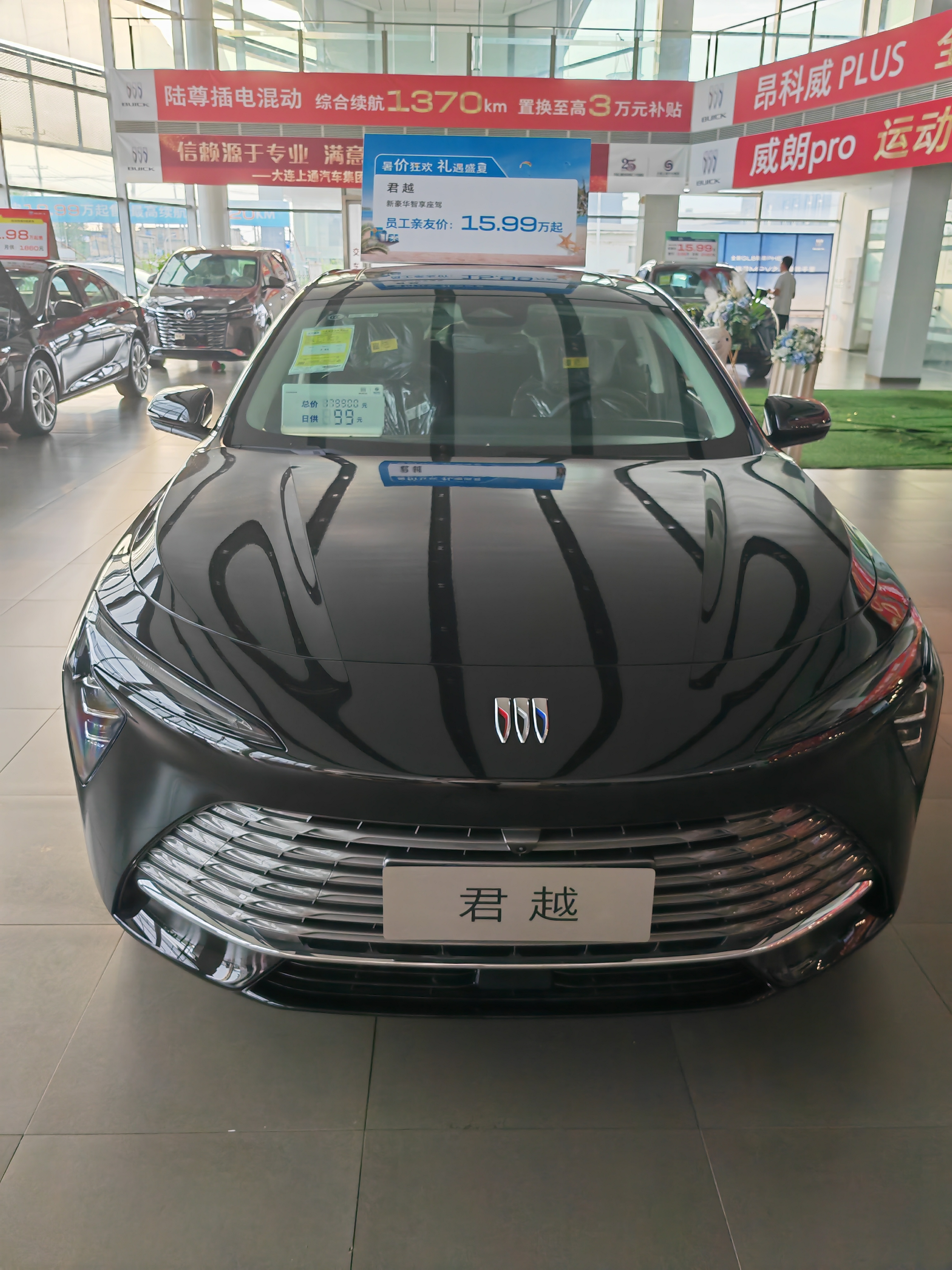 别克旗下的旗舰轿车君越优雅不失豪华