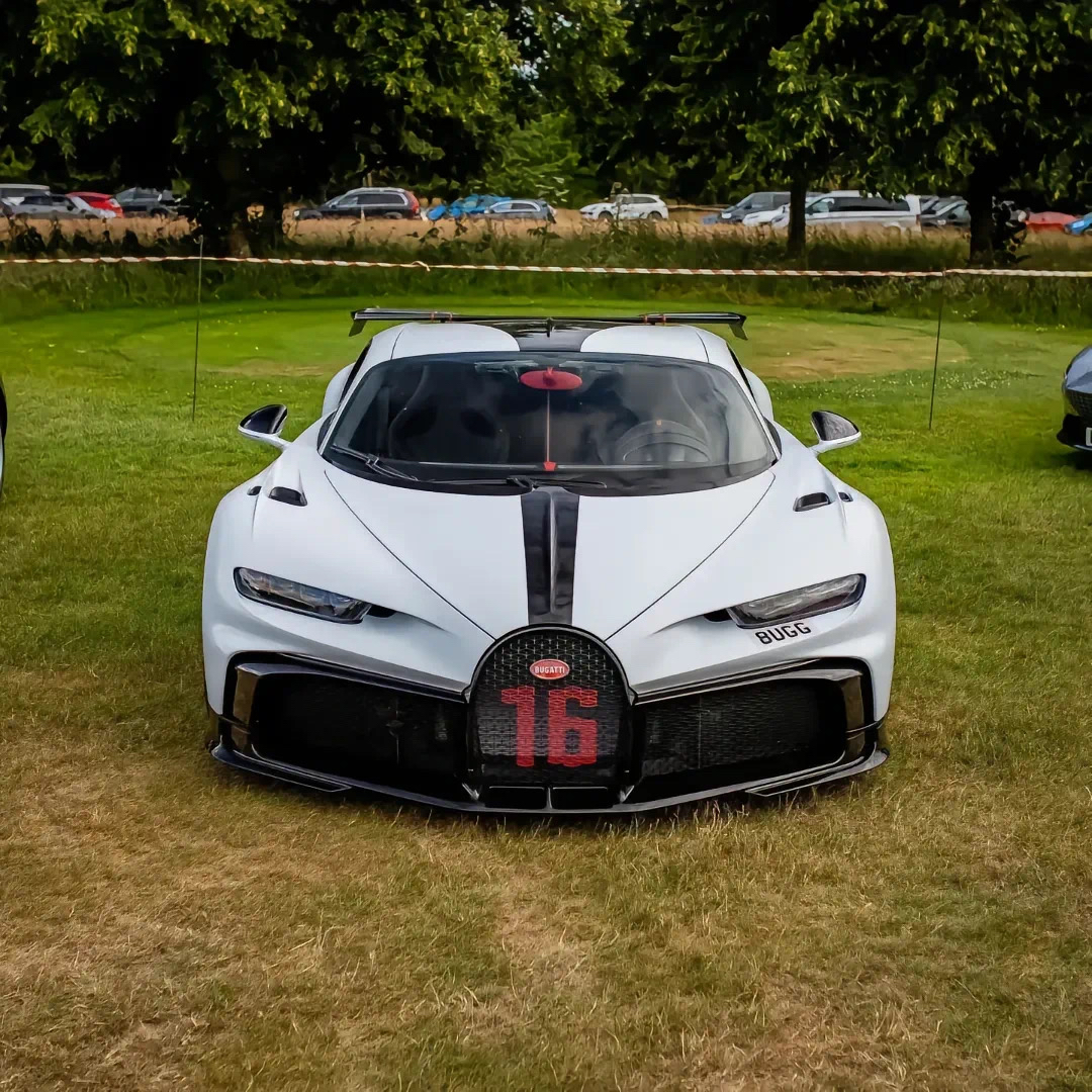 布加迪chiron pur sport:八眼神龙跑车