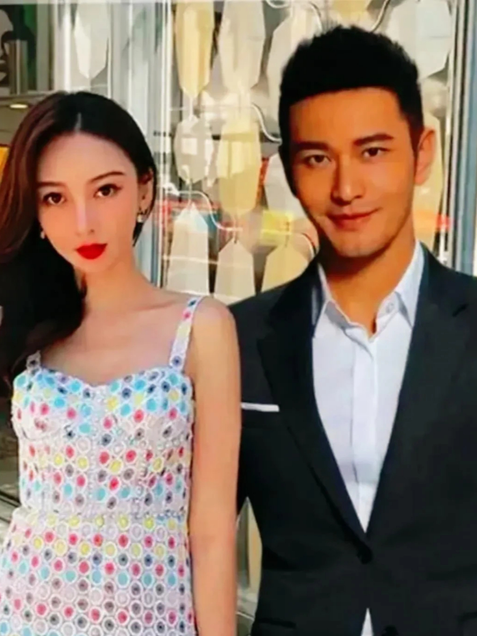 黄晓明的前任跟现任对比, 说实话还是觉得杨颖美多了, 现任一看就是一