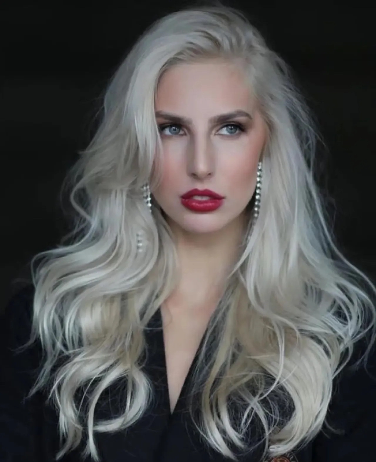 高鼻梁,大眼睛,淡金色长头,没错这就是来自俄罗斯的,阿纳斯塔西娅!