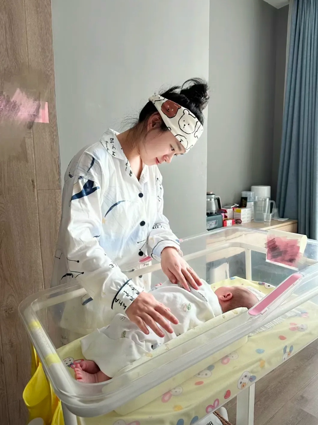 我在家坐月子这些天,天天有亲戚来,每人最少给1000块钱红包,可我也