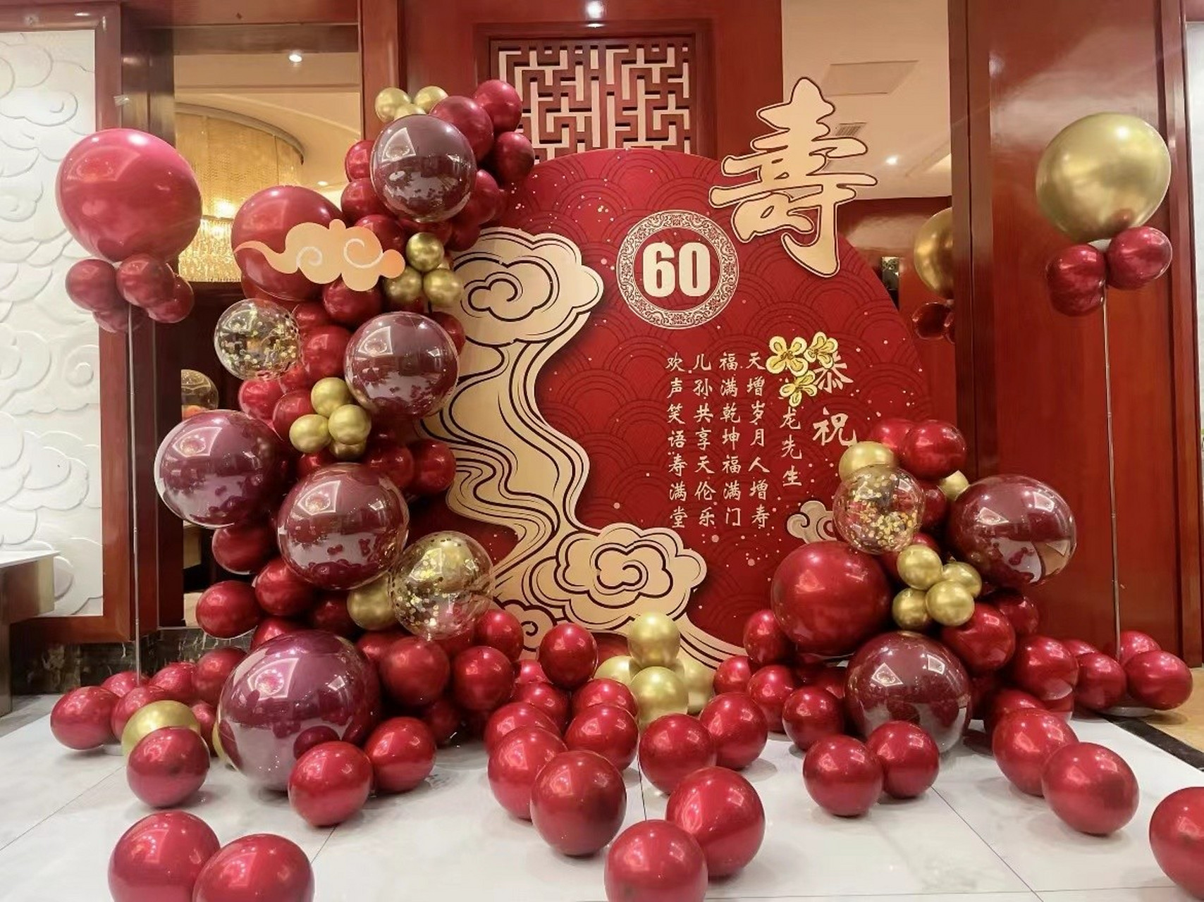 "  昨天,是我外公60岁寿宴,家里热