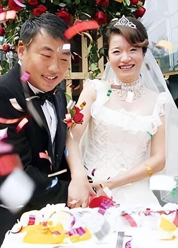 刘国梁妻子:因爱前往日本,变身亿万富婆,孕育两个女儿走上巅峰