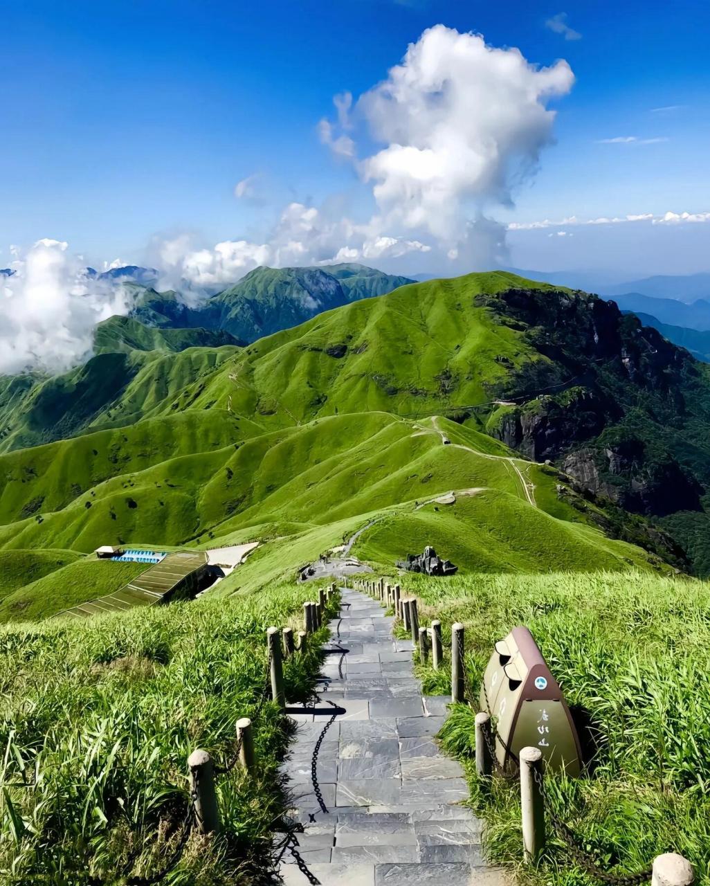 江西最高山图片