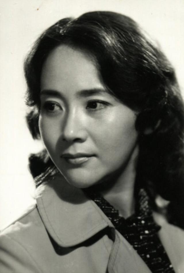 顾永菲:主持过央视春晚,巅峰时放弃事业远走国外,如今怎样了?