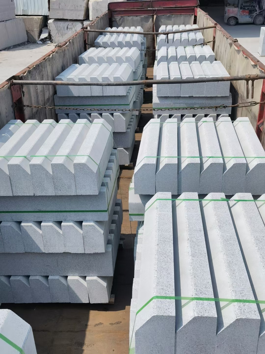 五莲花路沿石,路边石,花岗岩路侧石,路牙石,芝麻灰路缘石厂家