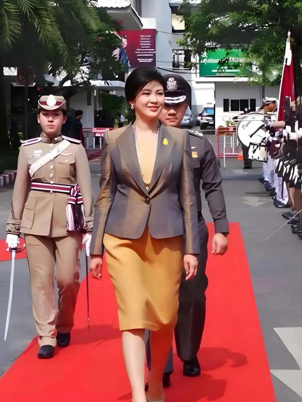 最美政治家,泰国首位女性总理英拉  英拉·西那瓦,泰国历史上的首位