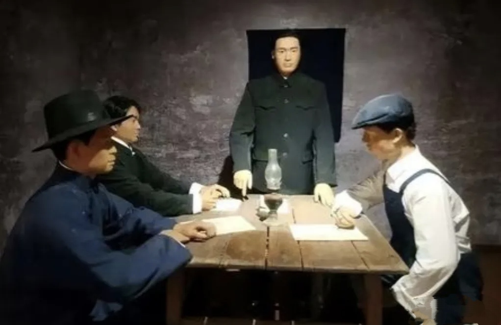 解放前夕的某天,四名地下党成员正在一起吃饭