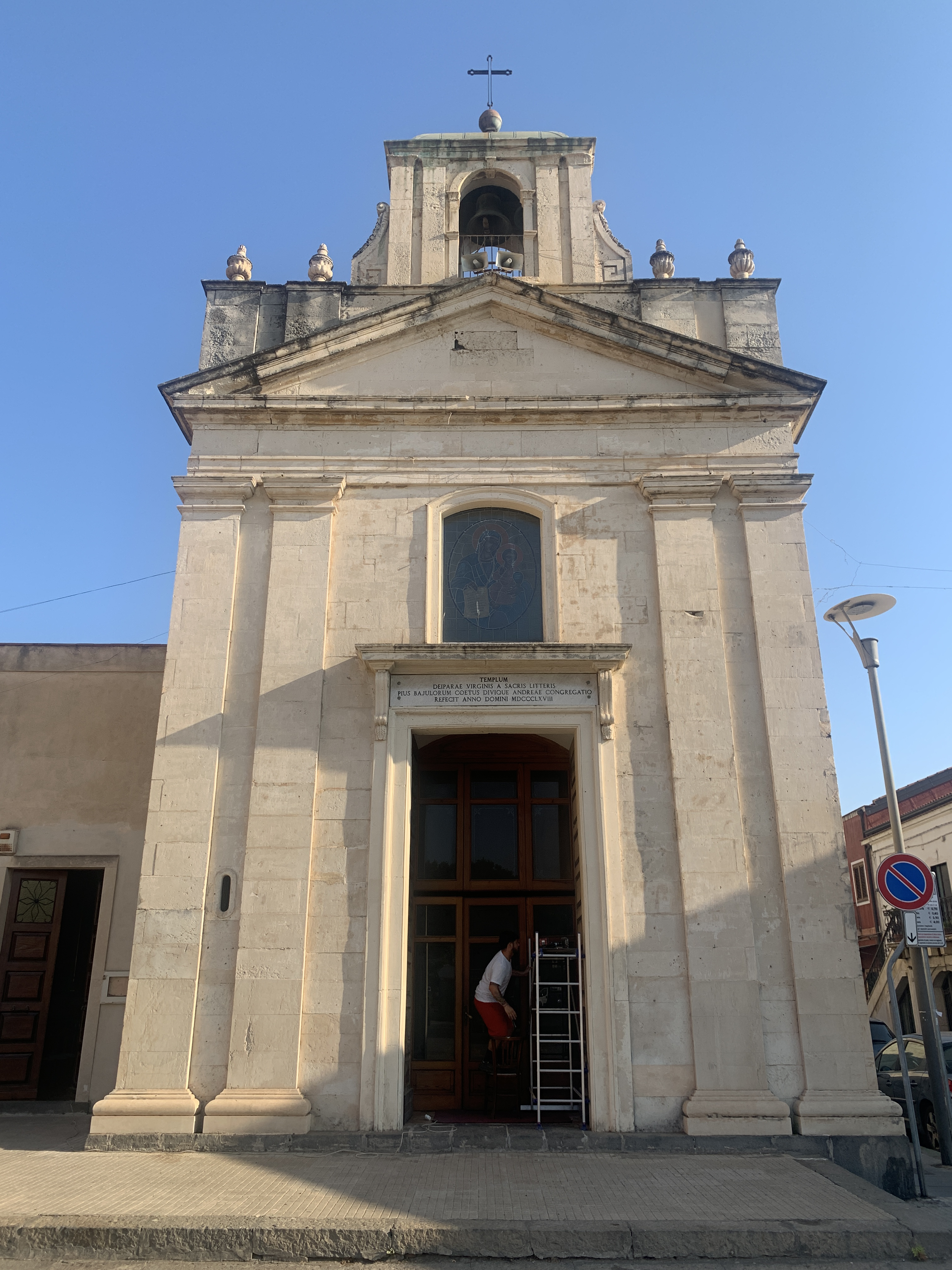 这是位于西西里岛riposto 的piazza madonna della sac
