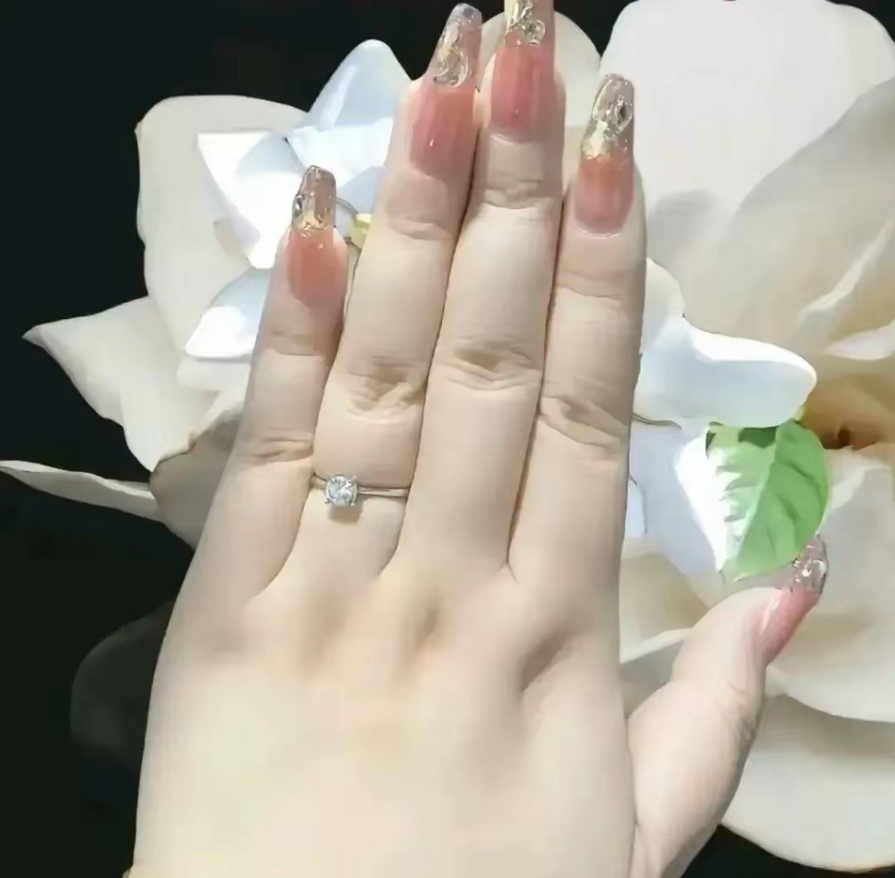 若这双手给我,我可以用它书写动人的篇章,让文字在指尖流淌,记录生活