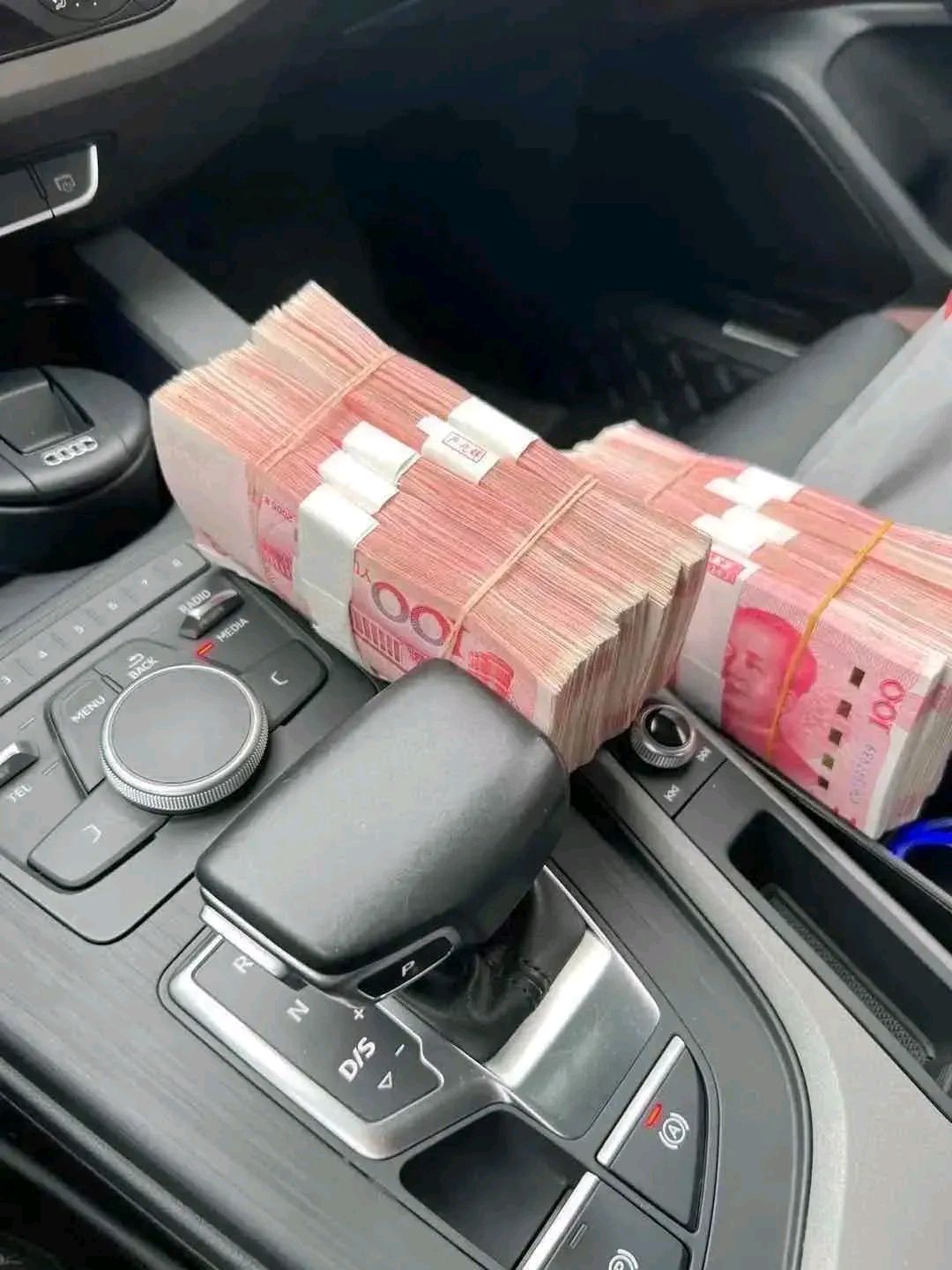 没钱不能吃饭,没钱不能出门,没钱不能逛商场,没钱不能看病