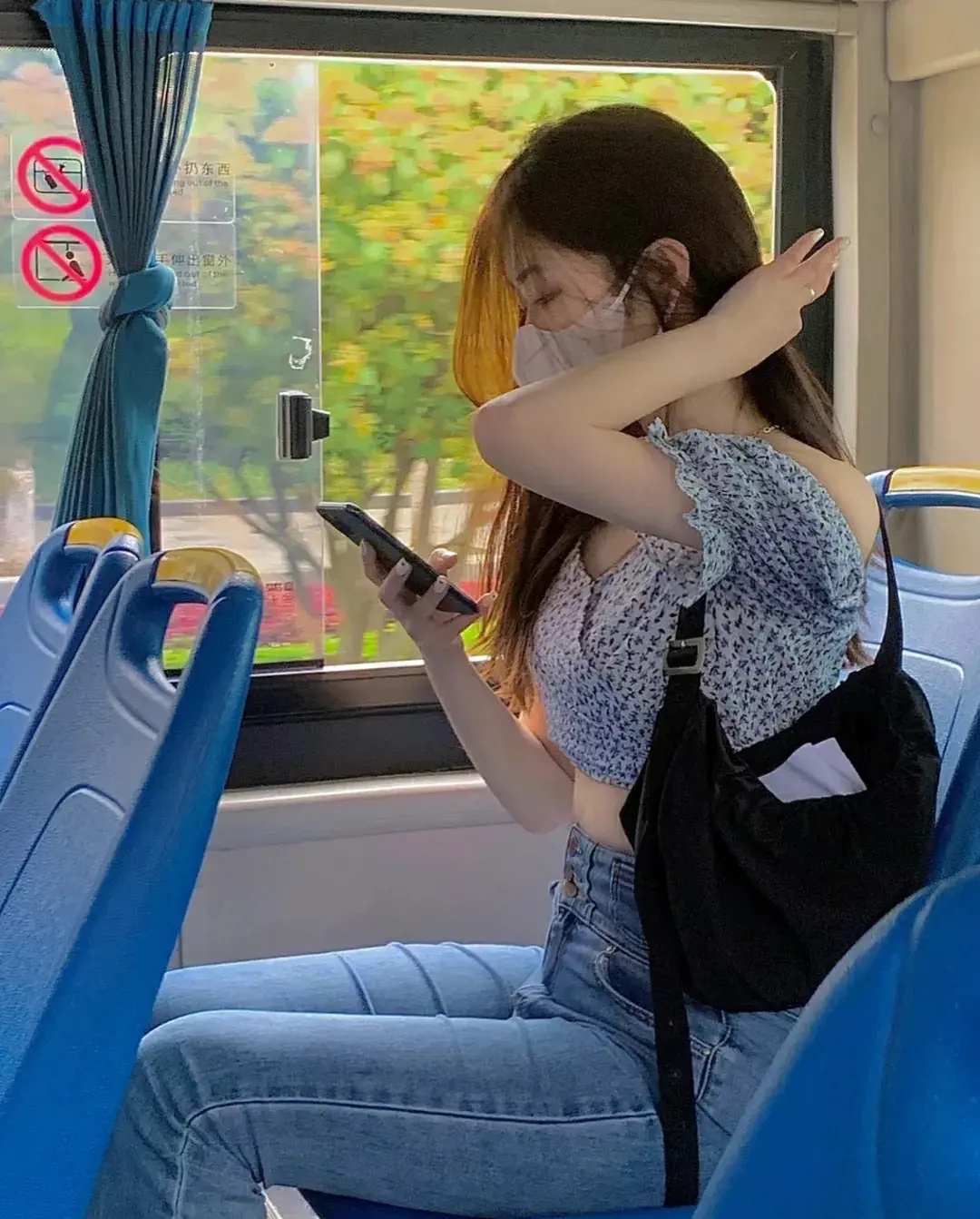 老婆公司有个女同事,很漂亮.她经常来我们家玩,和老婆在一起.