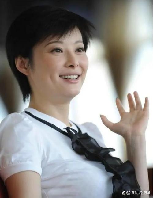 贫穷限制了我的想象力,这句话在袁立新最新的造型事件上