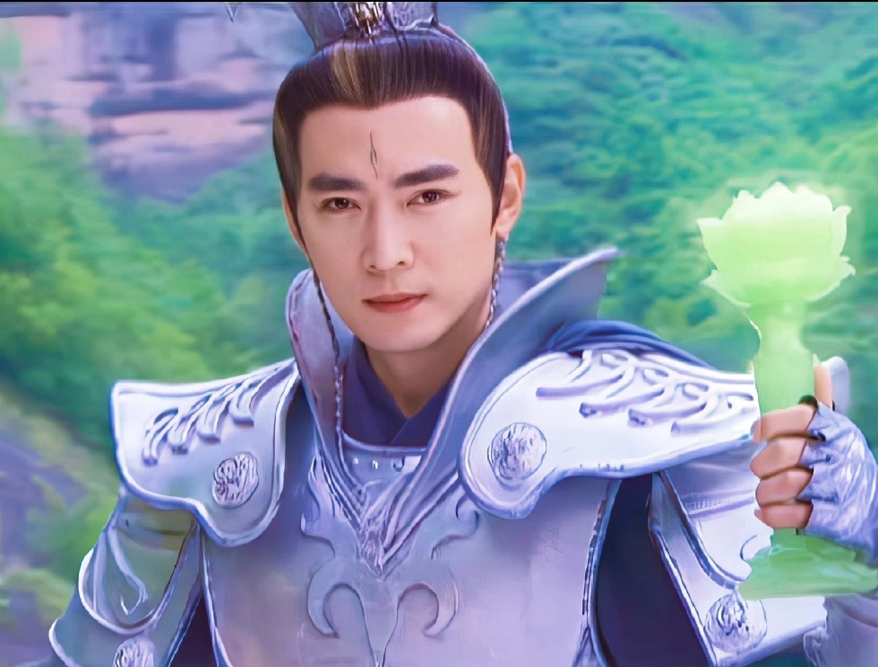 《宝莲灯》中杨戬为什么要把三圣母压在华山底下?