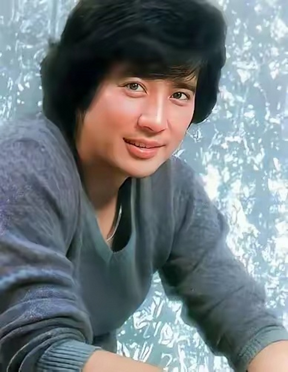 秦汉在今天可能不会太红,相貌平平,身高也不突出