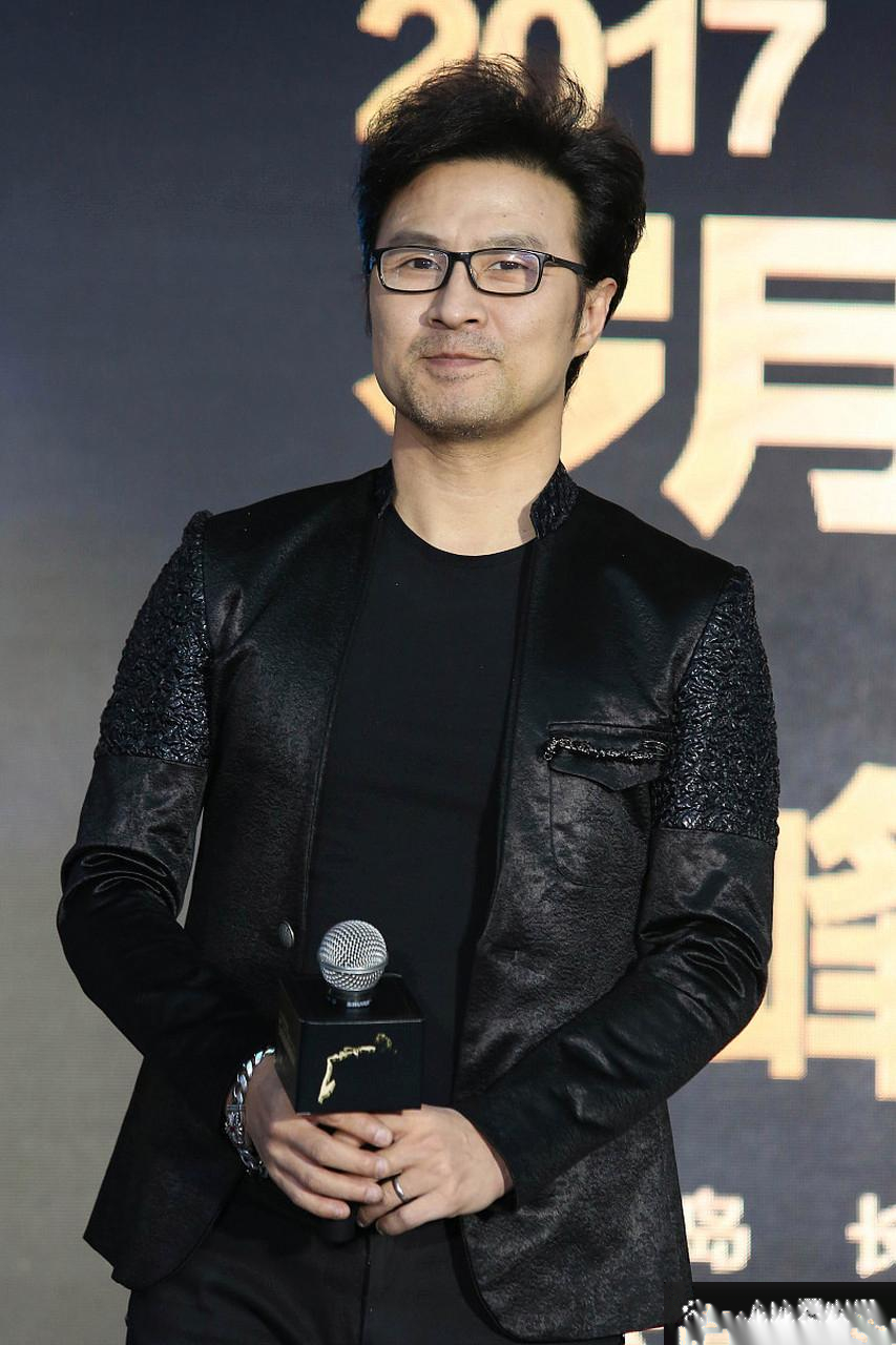 新女友李巧发声明评价汪峰:他是一个刚正不阿,纯粹质朴,传统固执,温暖