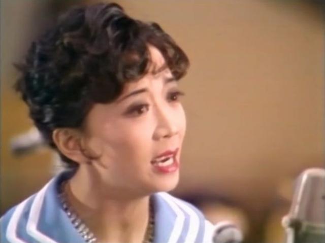 歌唱家李默:暗恋周润发,怀孕后遭家暴离婚,买房被好友骗上千万