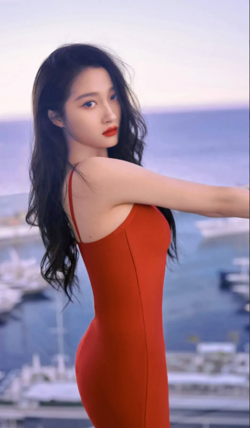 关晓彤穿透视裙好奔放,侧开叉到大腿根也不遮挡,若隐若现险走光