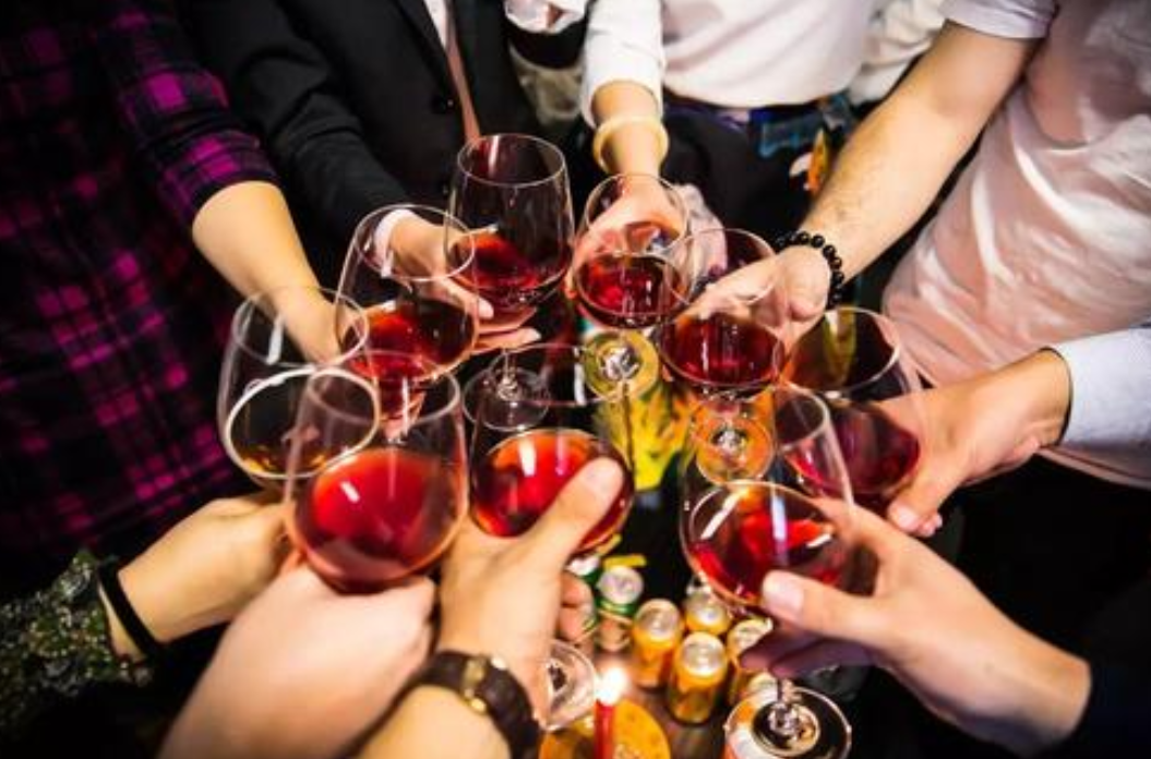 2018年,杀害9名孩童的赵泽伟,被押送刑场前浑身颤抖,落泪后悔