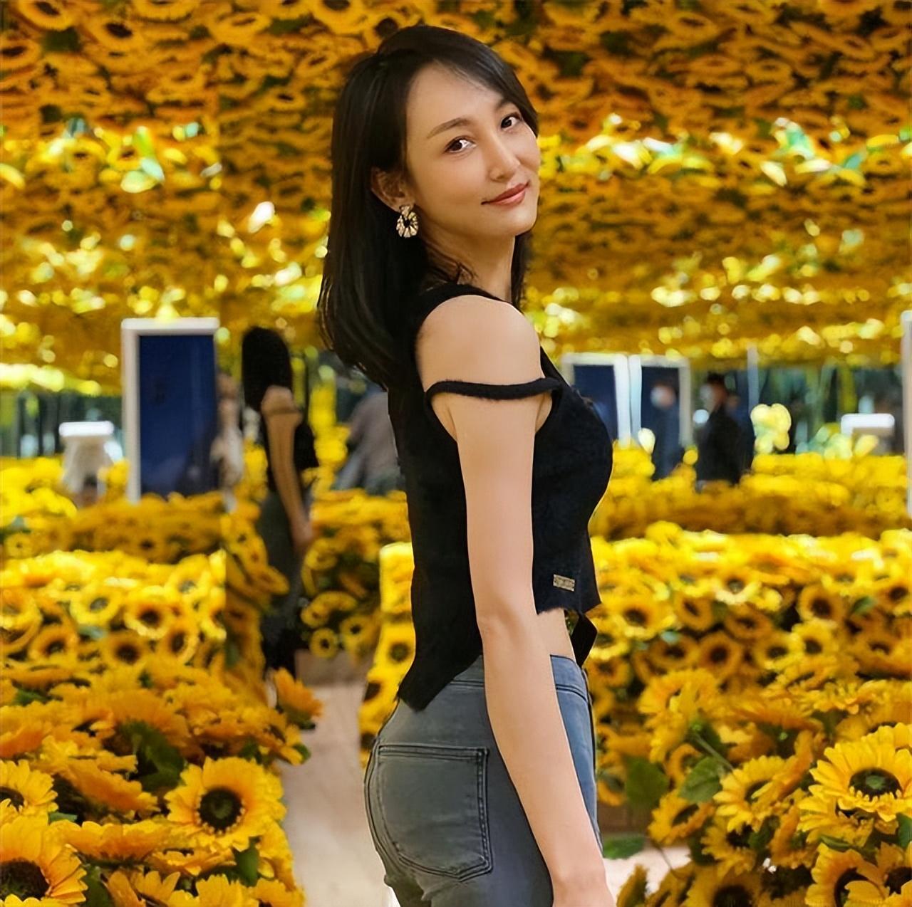 王皓高调为老婆庆生,特意在巴黎为她挑选项链,回家后年轻了20岁