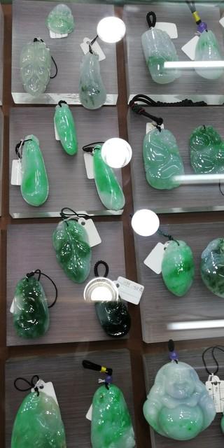 翡翠批发市场在什么地方进货(翡翠批发市场在什么地方进货便宜) 第1张