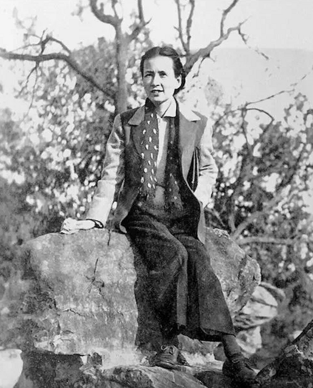 林徽因晚年时的照片,照片中的她穿着很朴素