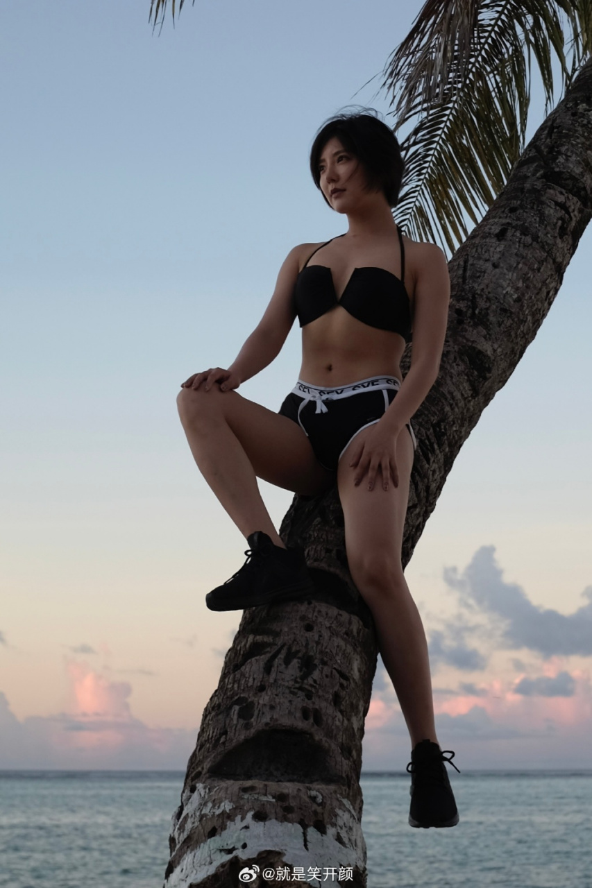 赵奕欢沙滩泳装?#赵奕欢被李菲儿逼哭