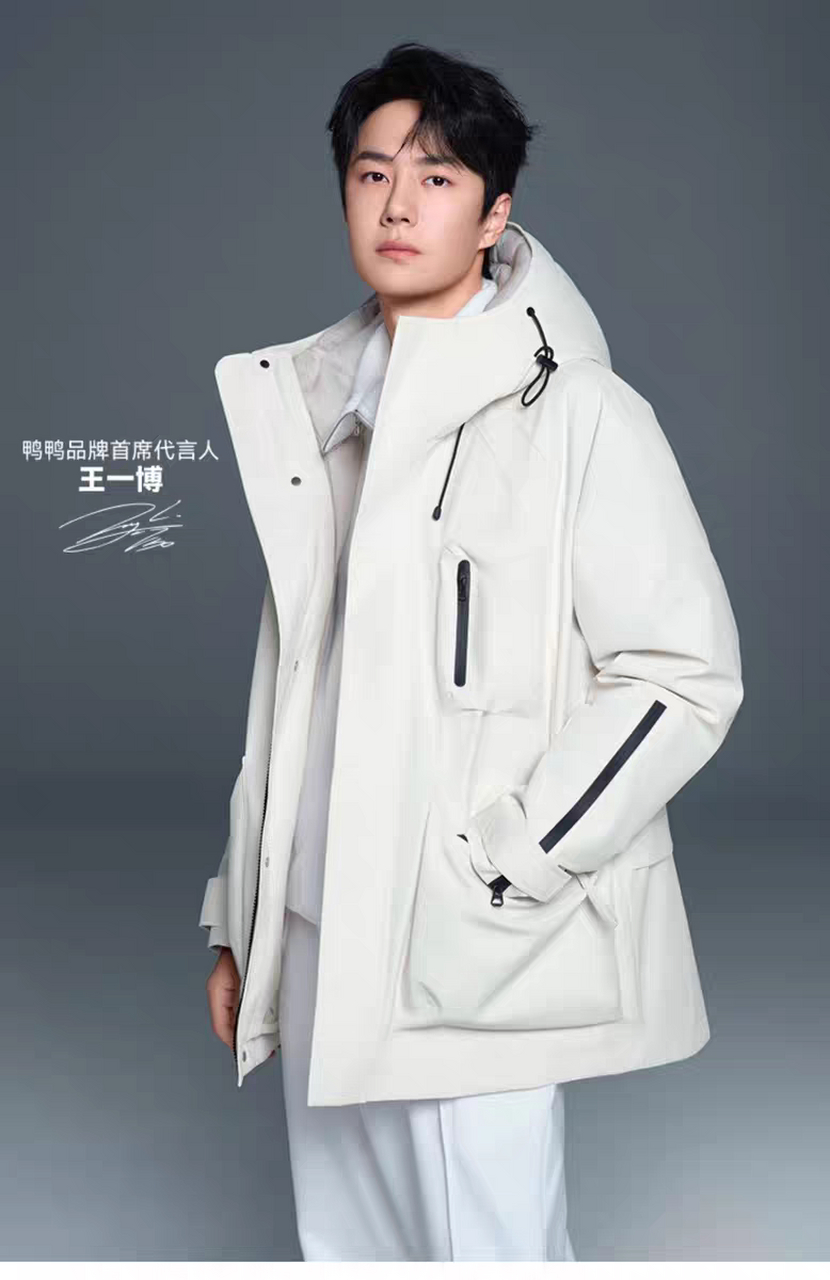 各位小摩托们看过来,这可不是普通的衣服,这是王一博同款,走在街上都