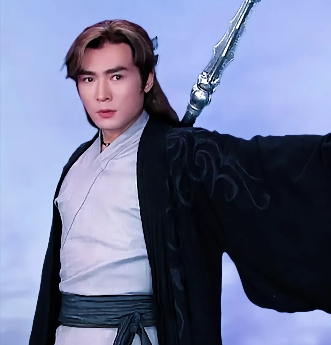 《宝莲灯》中杨戬为什么要把三圣母压在华山底下?