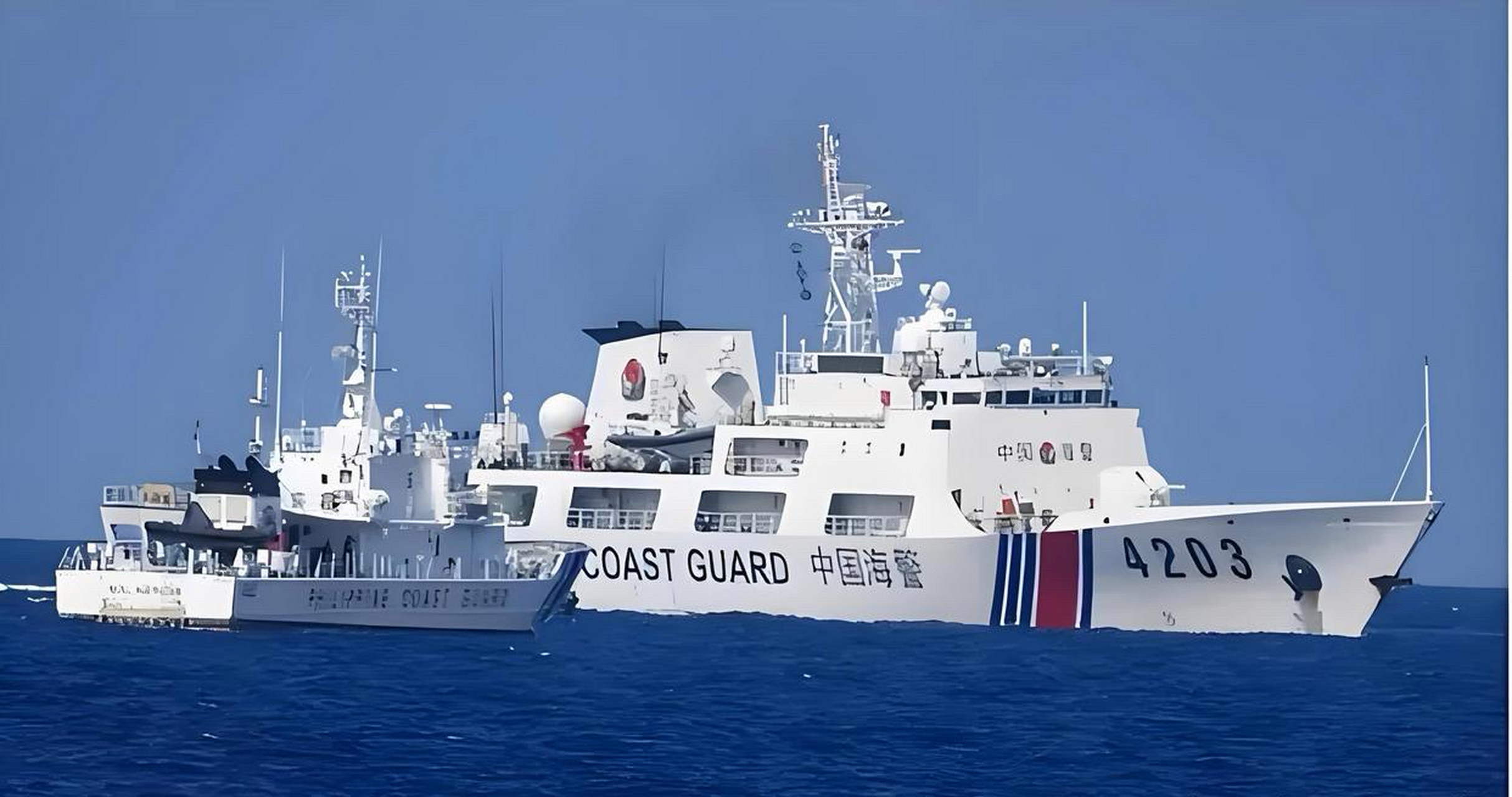 菲律宾海警船故意冲撞中国海警舰艇