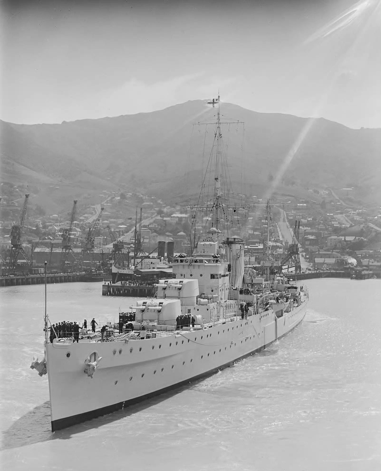 舰船欣赏:分享一组英国海军阿基里斯号轻巡洋舰,属于利安德级轻型